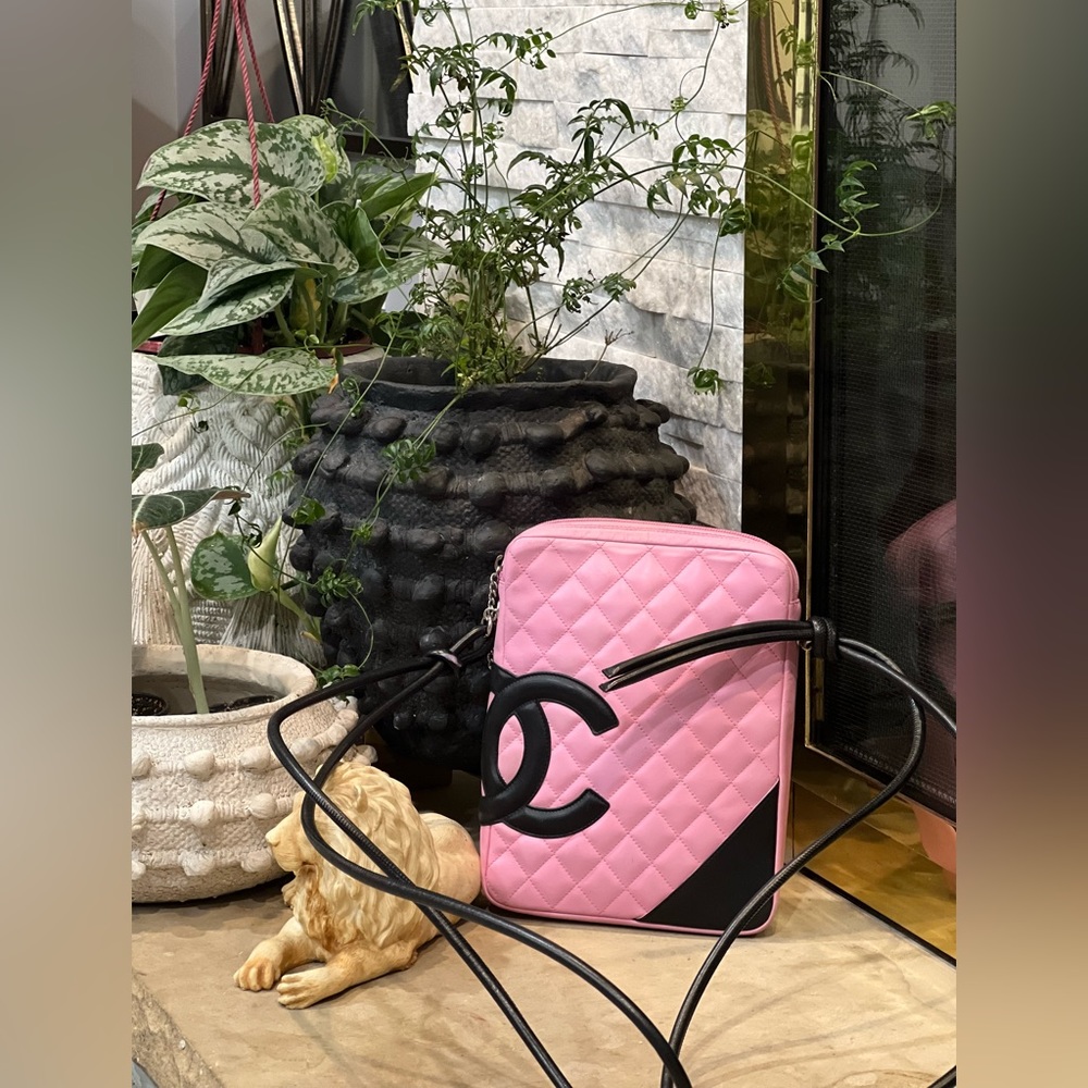 Chanel Shoulder Bag Cambon Ligne Crossbody in pink/ Black Quilted Lambskin Leath